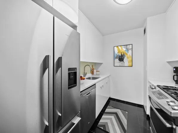 525 East 72nd Street 22L image 3 of 12