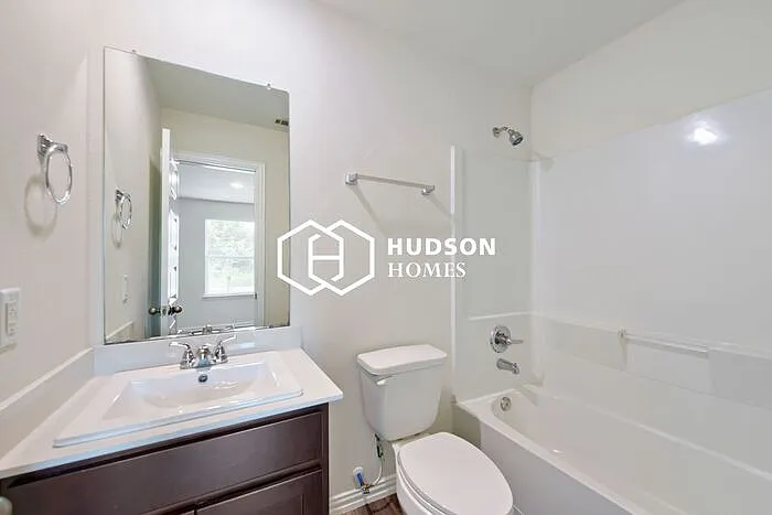 9743 Veyblum St #B — Photo 10