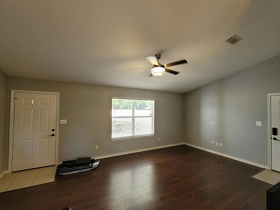 4th image of 383 W Sheppard Dr
