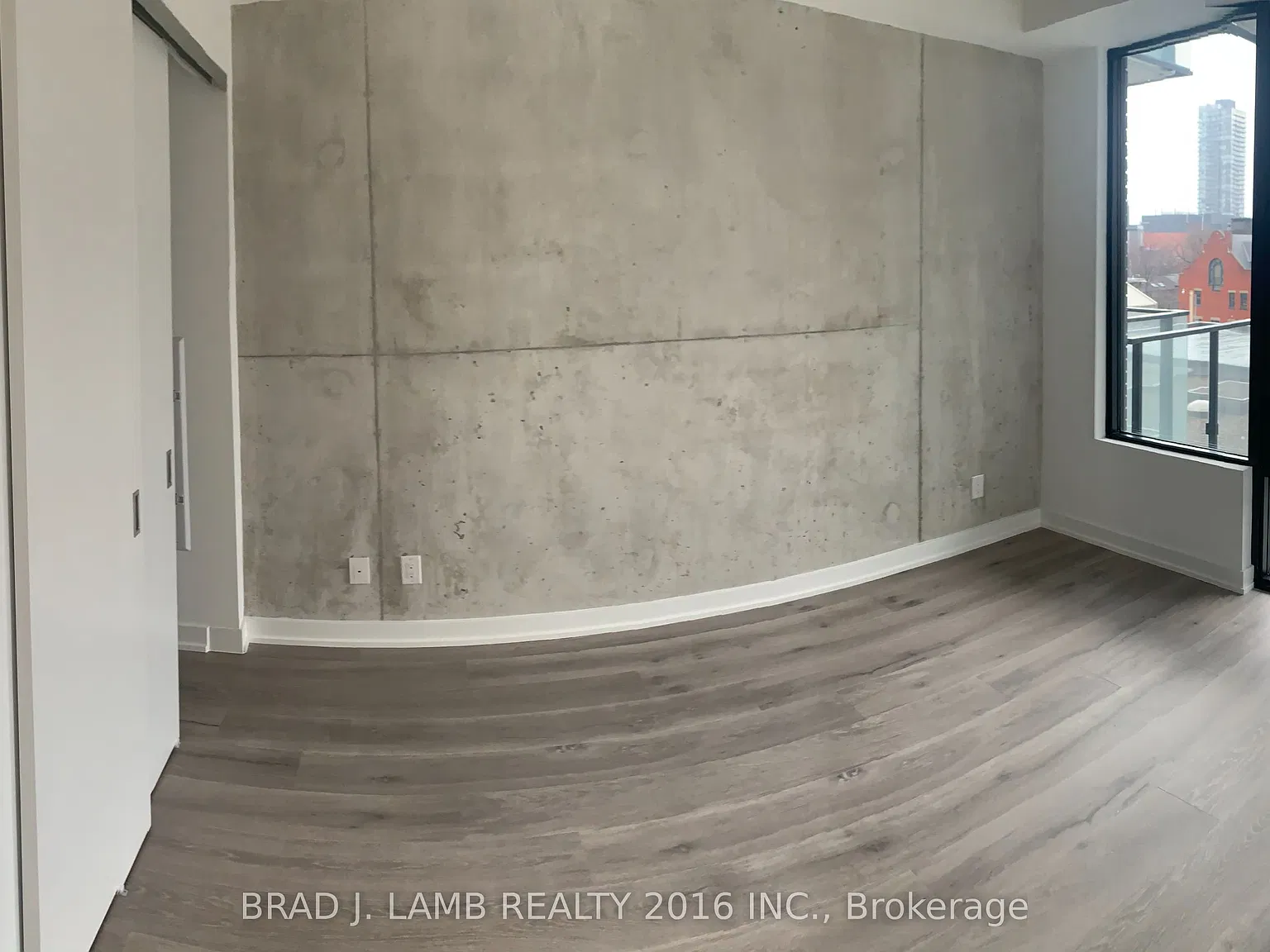 East 55 — Photo 4