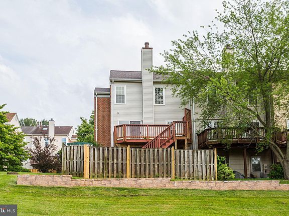 3rd image of 220 Lazy Hollow Dr