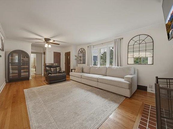 4th image of 902 W Washington St