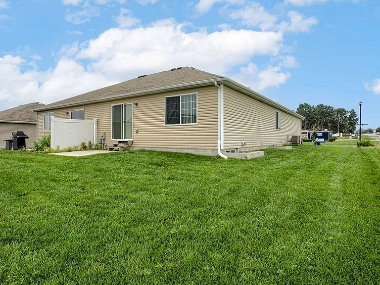 2644-48 W Timberlake Dr — Photo 18