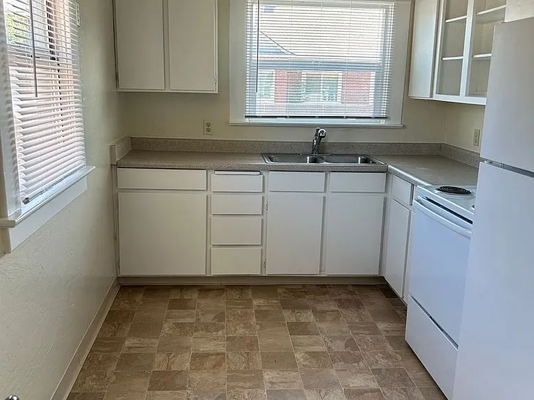 1100 E St — Photo 10