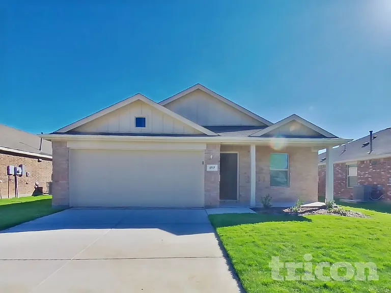 1717 Claireborne Ct — Photo 2