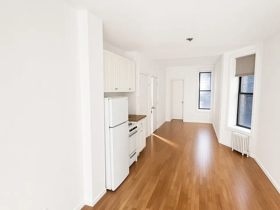 237 W 18th St #1RW