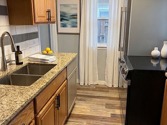 5th image of 2916 S Summit Ave