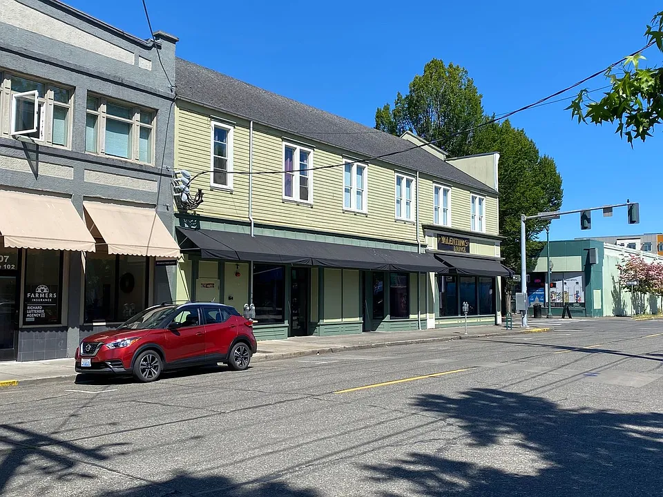 323 4th Ave E