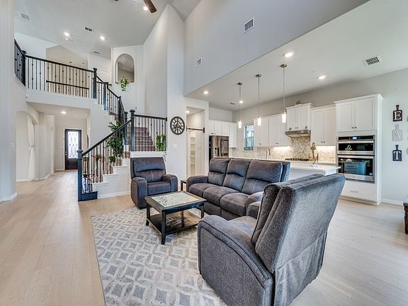 4th image of 2094 Creekbluff Cir