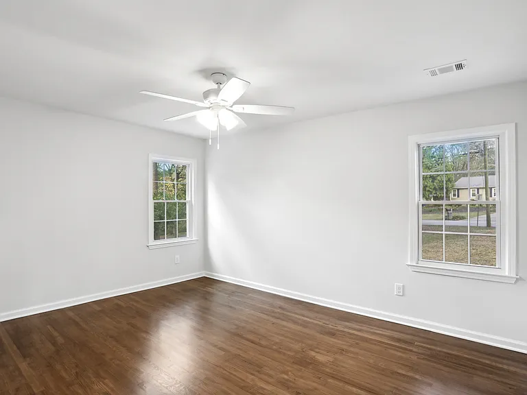 627 Scott Cir — Photo 14