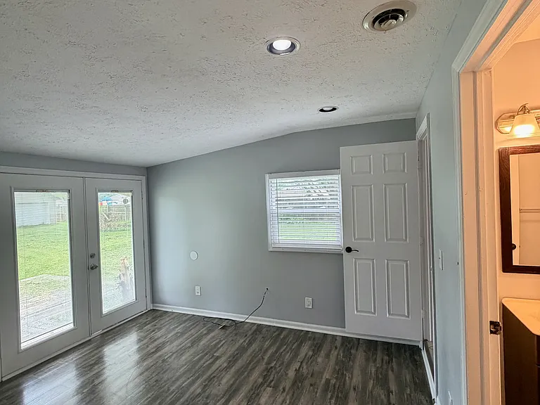 416 W Wenger Rd — Photo 10
