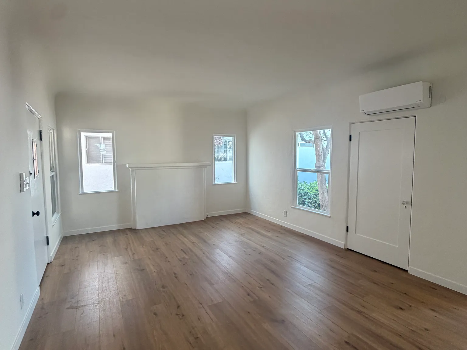 1 bed, 850 sqft, $3,700 — Photo 2