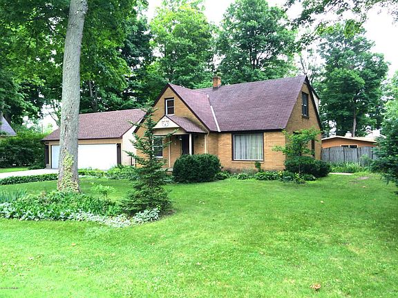 2nd image of 832 Harvard Dr