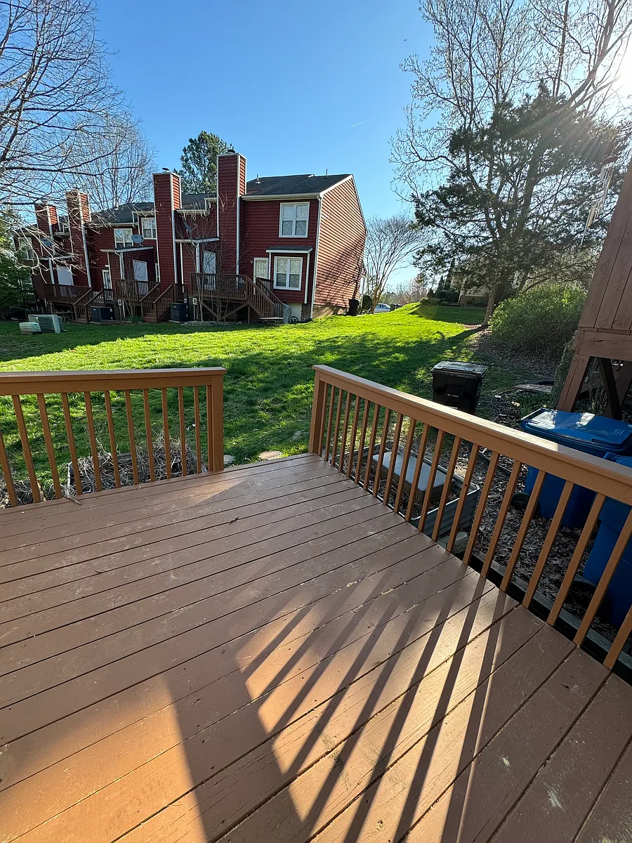 Building Photo - 105 Hollow Oak Dr