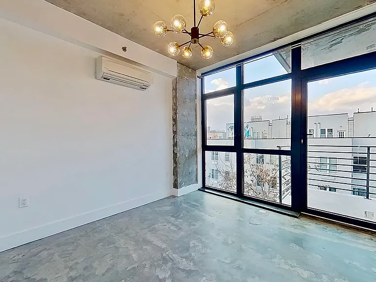 29 Montrose Ave #3R — Photo 4