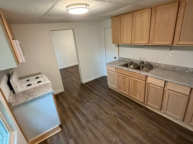 317 W Todd Ave #5 — Photo 6