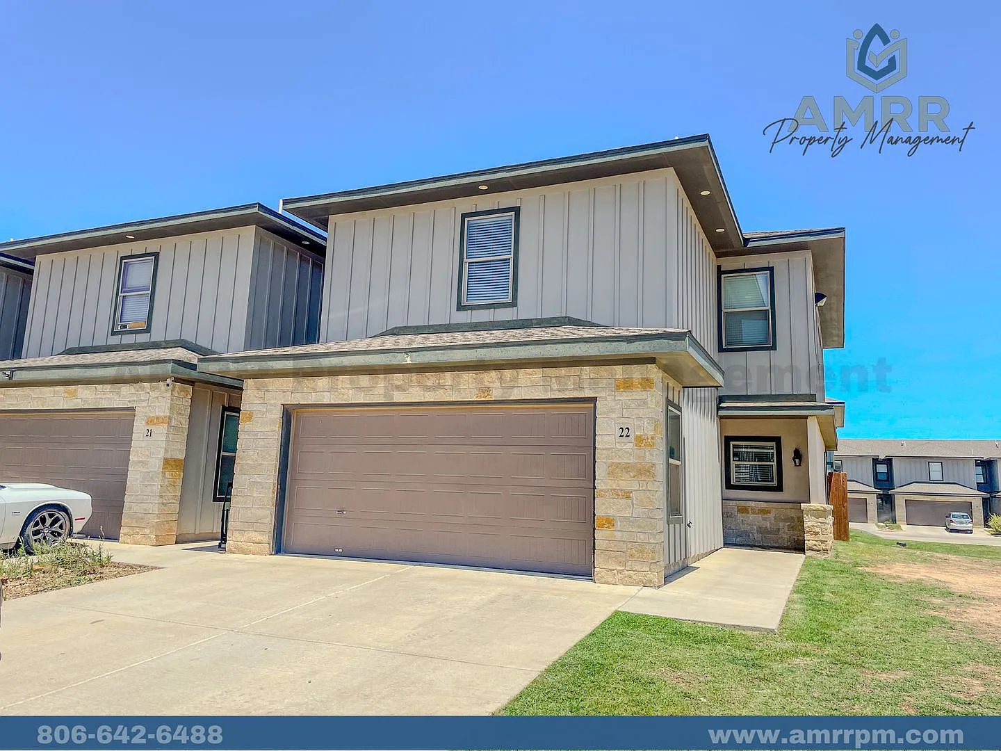 Gorgeous 3 Bed 3.5 Bath Townhome! — Photo 1