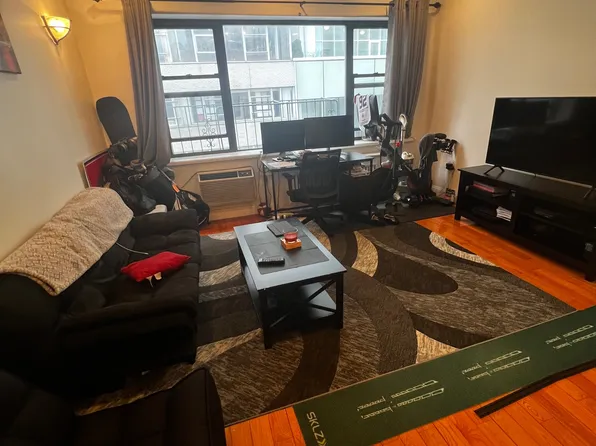 209 East 59th Street image 8 of 14