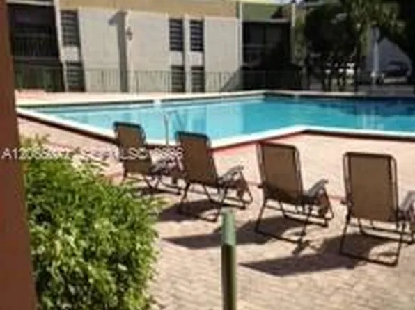 8810 Fontainebleau Blvd APT 209, Miami, FL 33172