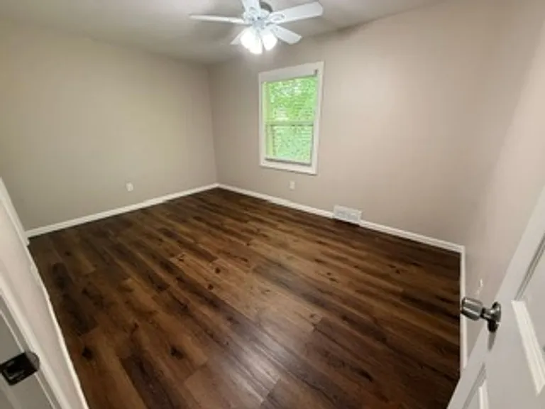 309 Hawthorne Court — Photo 8