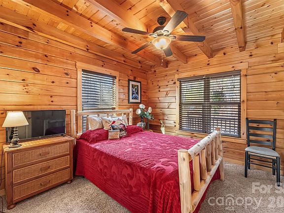 17th image of 204 Mountain Vista Dr