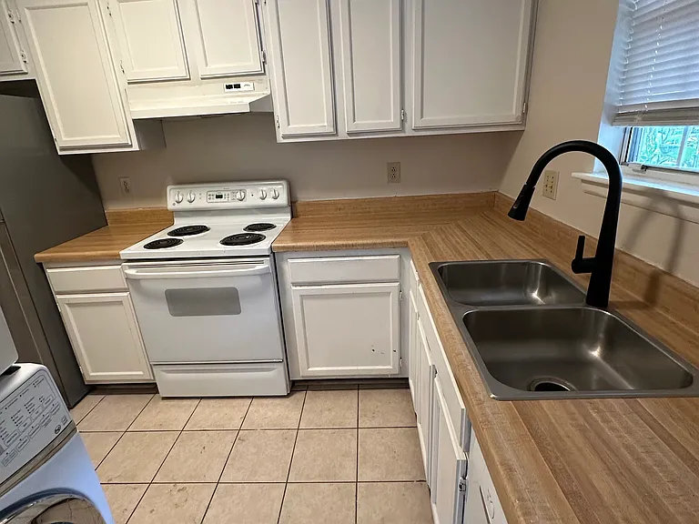 3350 Heathstead Pl — Photo 9