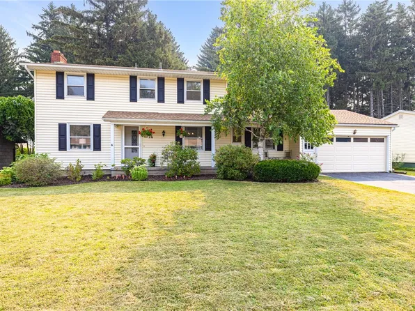 26 Astronaut Dr, Rochester, NY 14609
