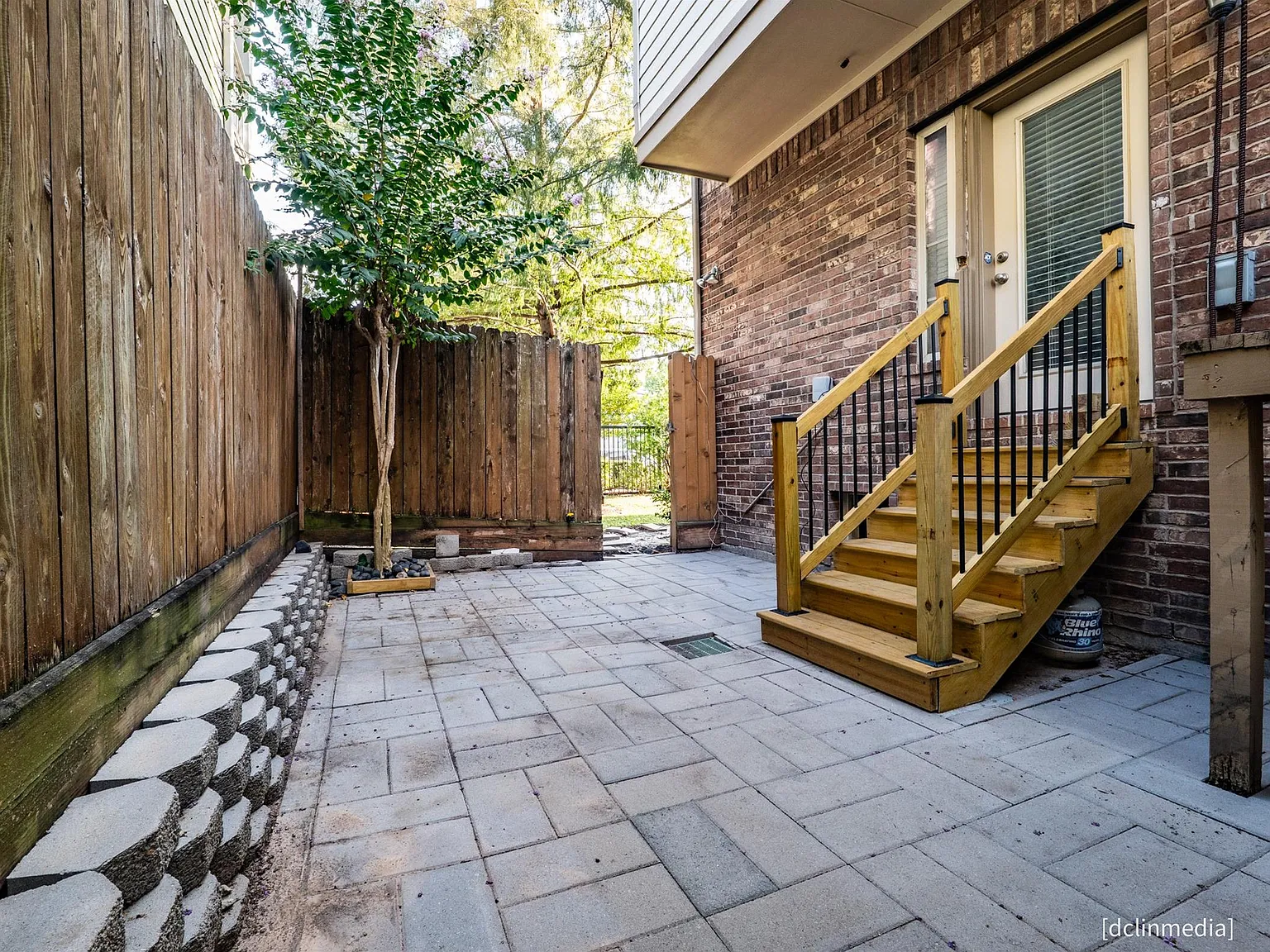 3 bed, 3.5 bath, 2388 sqft, $3,495 — Photo 2