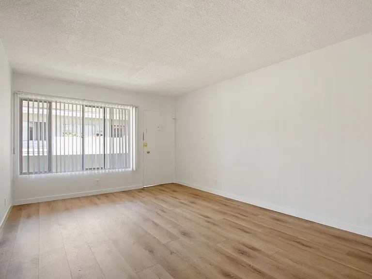 11615 Darlington, Prime Brentwood, Steps to San Vicente — Photo 10