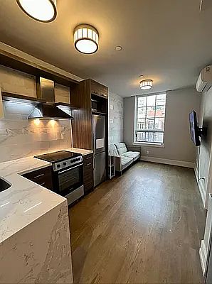 3rd image of 134 E 28th St APT 5