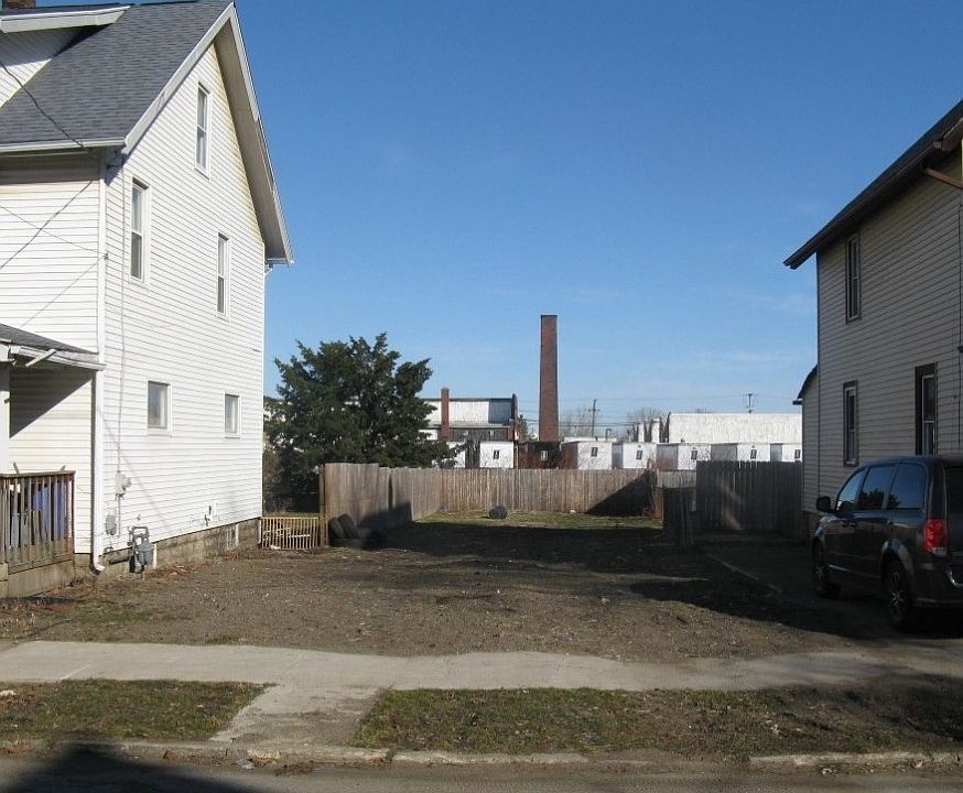 2nd image of 1138 W 20th St