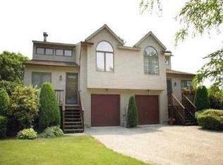 23 White Birch Ct, North Kingstown, RI 02852