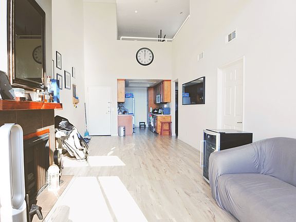 5th image of 5051 Rosewood Ave APT 208