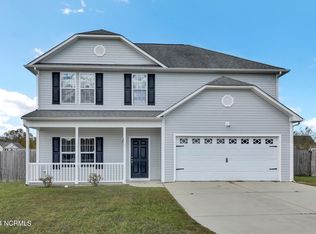 110 Dukes Lake Cir, Richlands, NC 28574