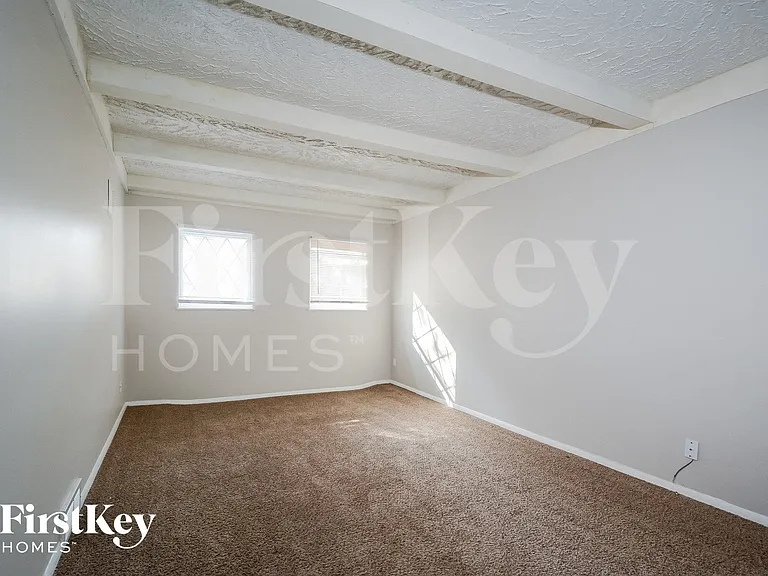 623 Holiday Ave — Photo 8