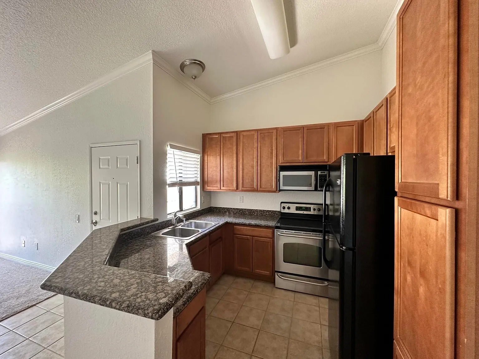 2 bed, 960 sqft, $1,075 — Photo 4