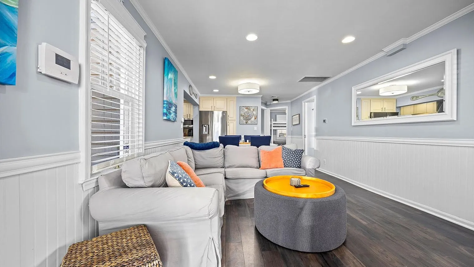 2 bed, 1.0 bath, 947 sqft, $6,180 — Photo 4