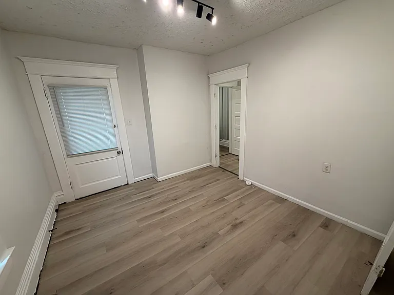 301 Lexington Ave — Photo 4
