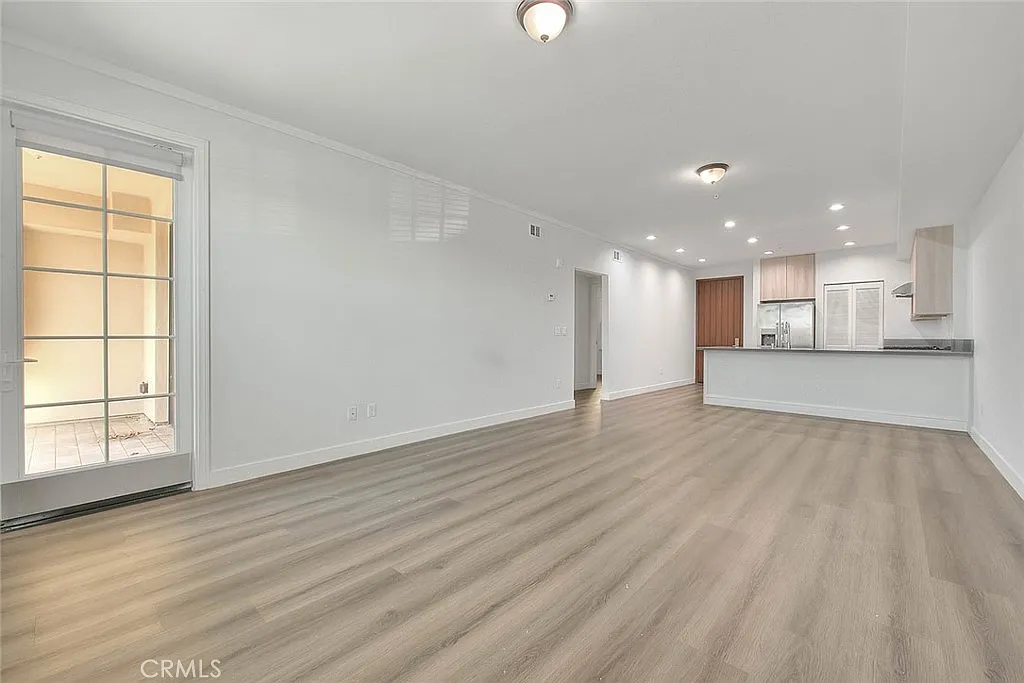 3 bed, 1157 sqft, $2,726 — Photo 4