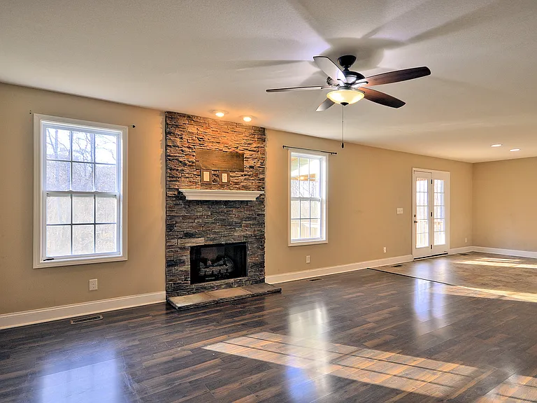 446 Cyprus Ct — Photo 6