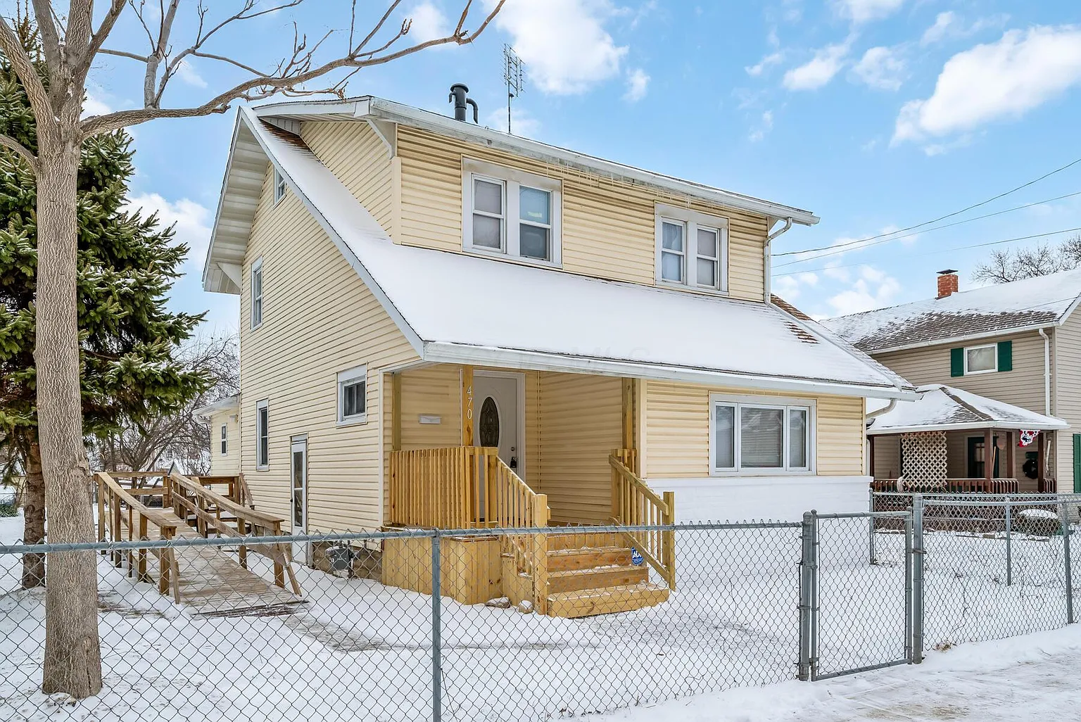 470 E Farming St photo 1