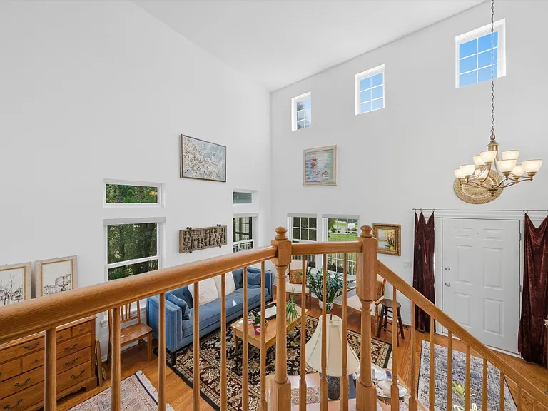 1090 Aster Ct — Photo 3