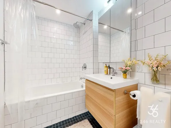 315 Seigel Street image 16 of 21