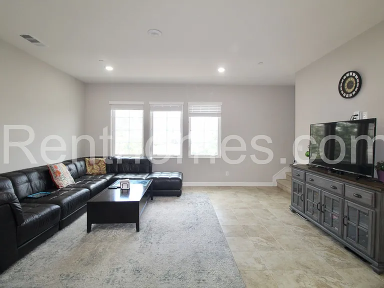 11007 Evelyn Way — Photo 5