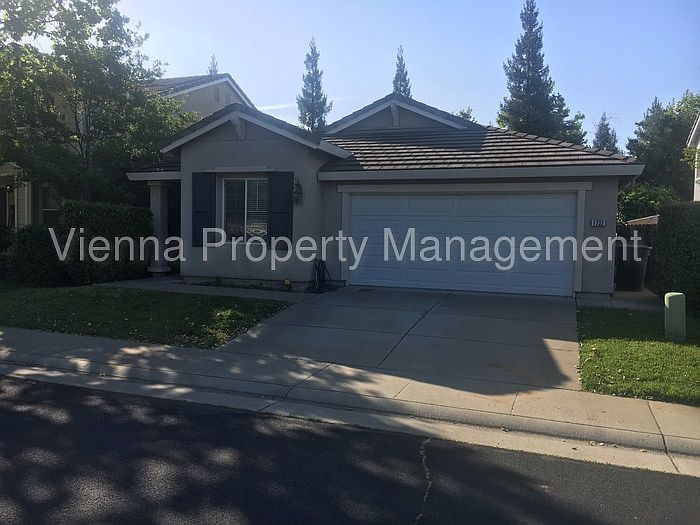 1st image of 1732 Tatiana St