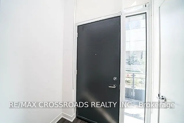 4 bed, $5,900 — Photo 2