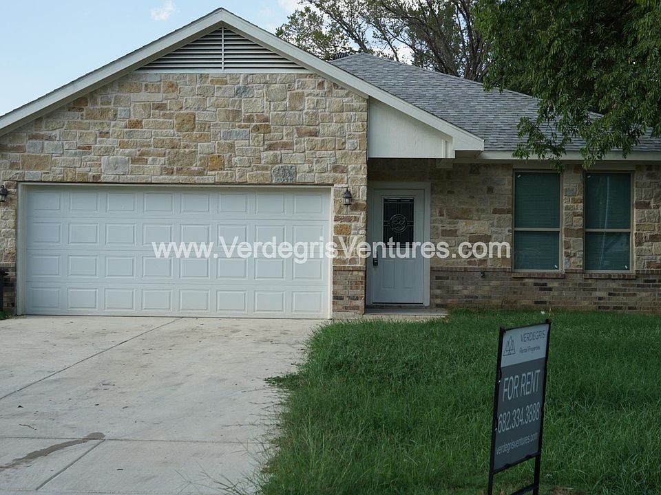 1st image of 209 E Barron Ave