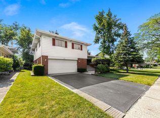 174 S Elm Tree Ln, Elmhurst, IL 60126
