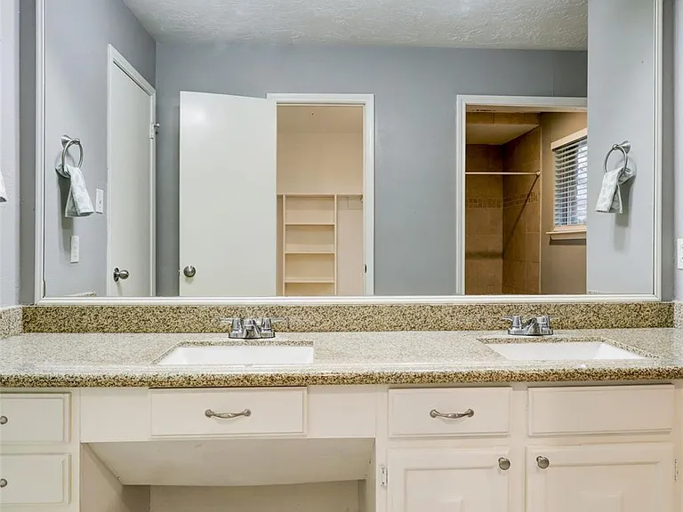 12346 Huntington Venture Dr — Photo 17