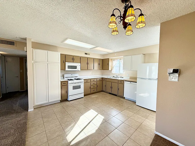 8411 E Sommer Dr — Photo 4